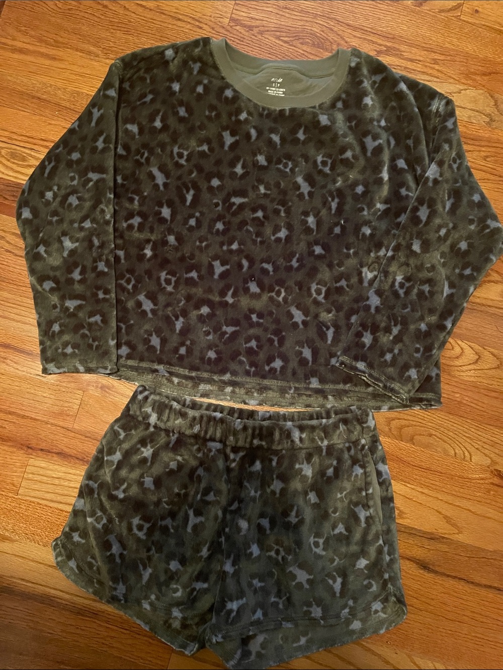 aerie Olive Green Leopard Fleece Set - Long Sleeve Top & Shorts size Small